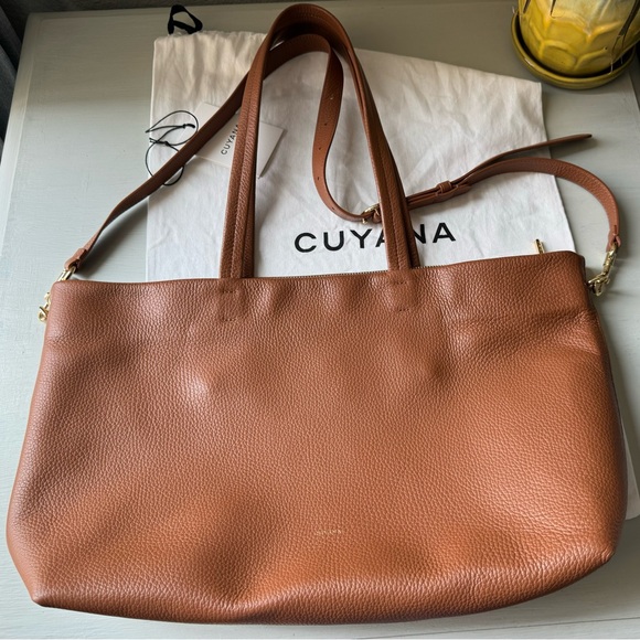 NWT Cuyana Small Easy Zipper Tote in Caramel Pebbled Leather and Leather Strap - Picture 5 of 9